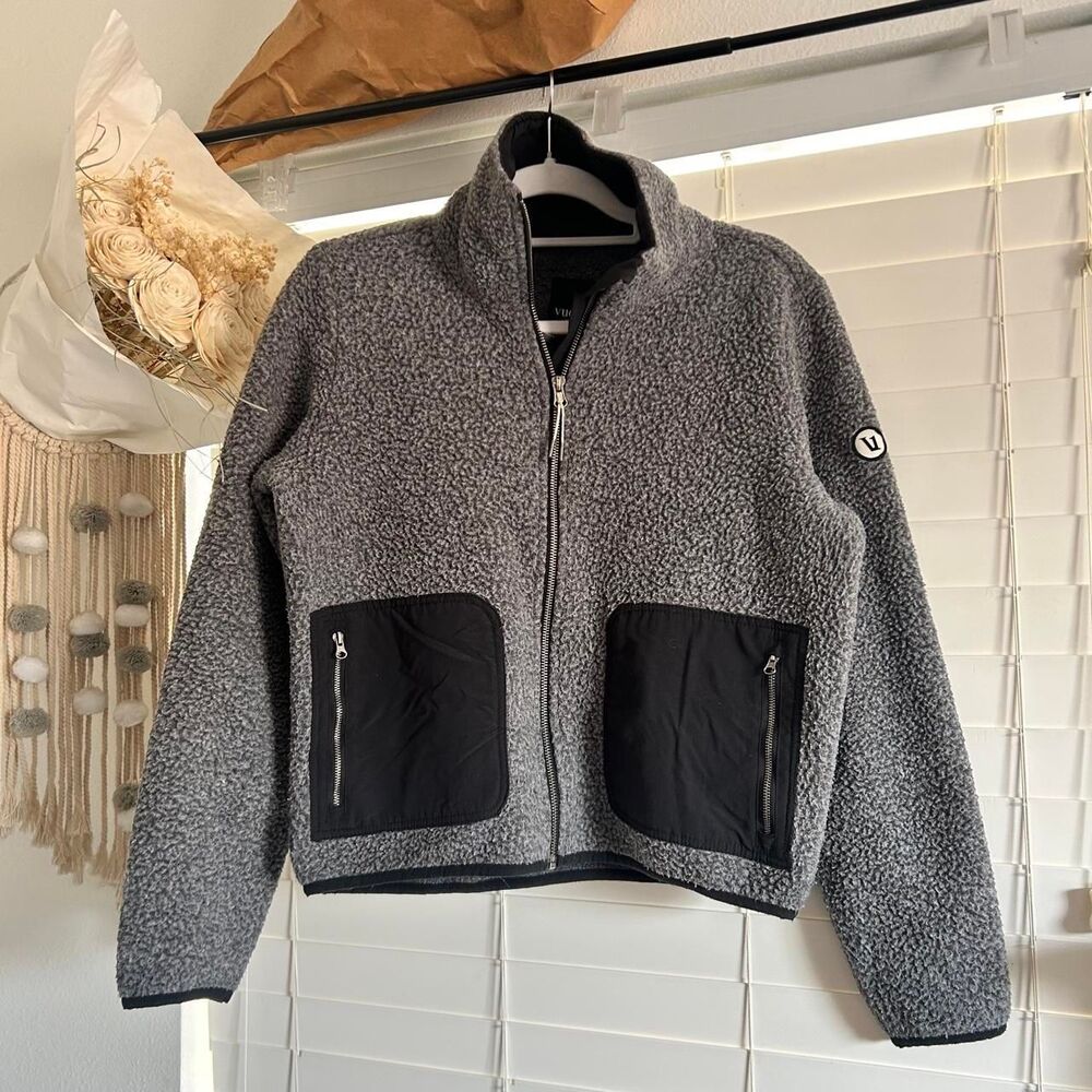 Vuori Alpine Grey Sherpa Fleece Full Zip Jacket XS cozy athleisure gorpcore